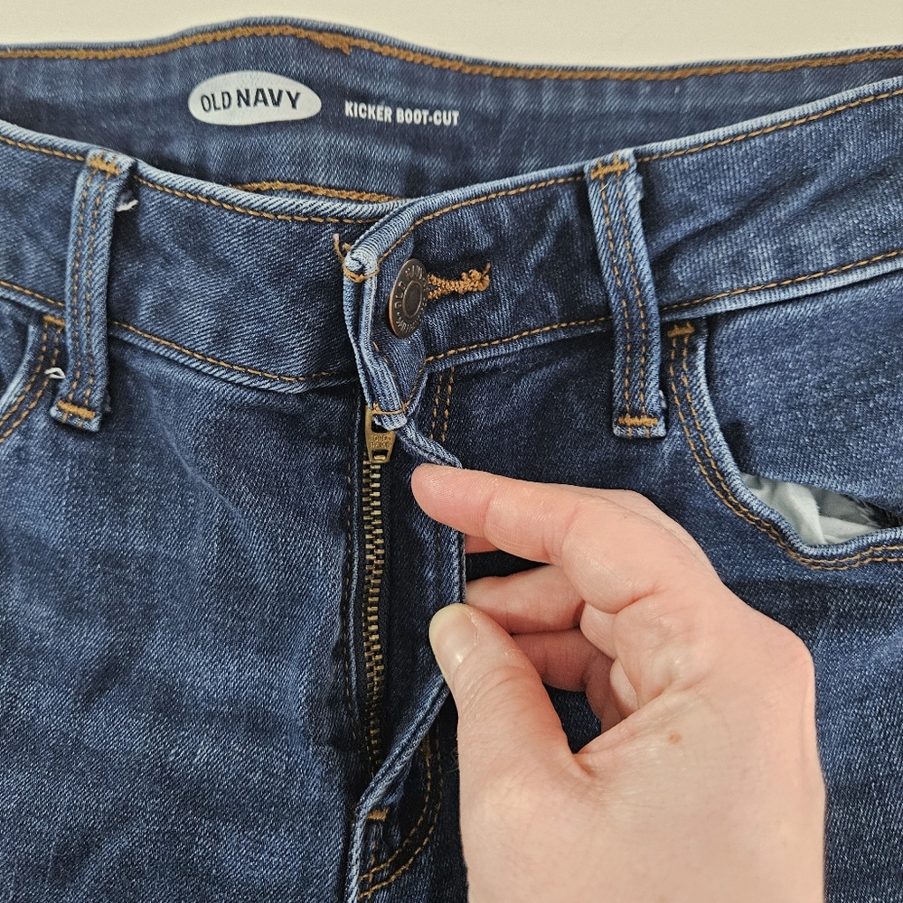 Old Navy Kicker boot-cut cut-off crop jeans women's size 6 - Picture 8 of 12